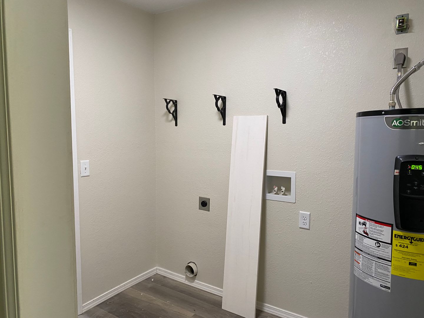 Come take a look at this newly remodeled 3-bedroom, 2-bathroom home – photo 4