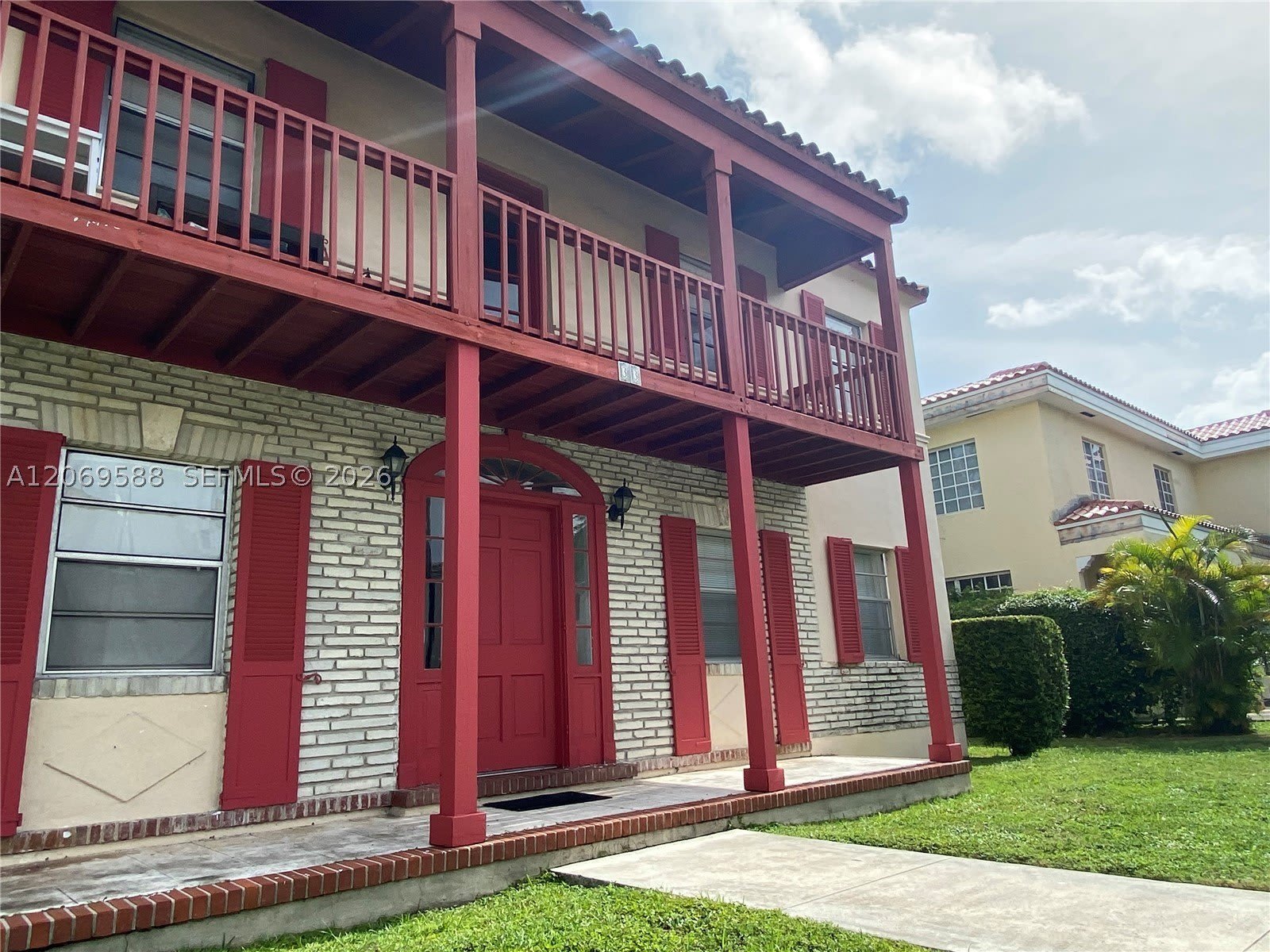 33 Madeira Ave – photo 2