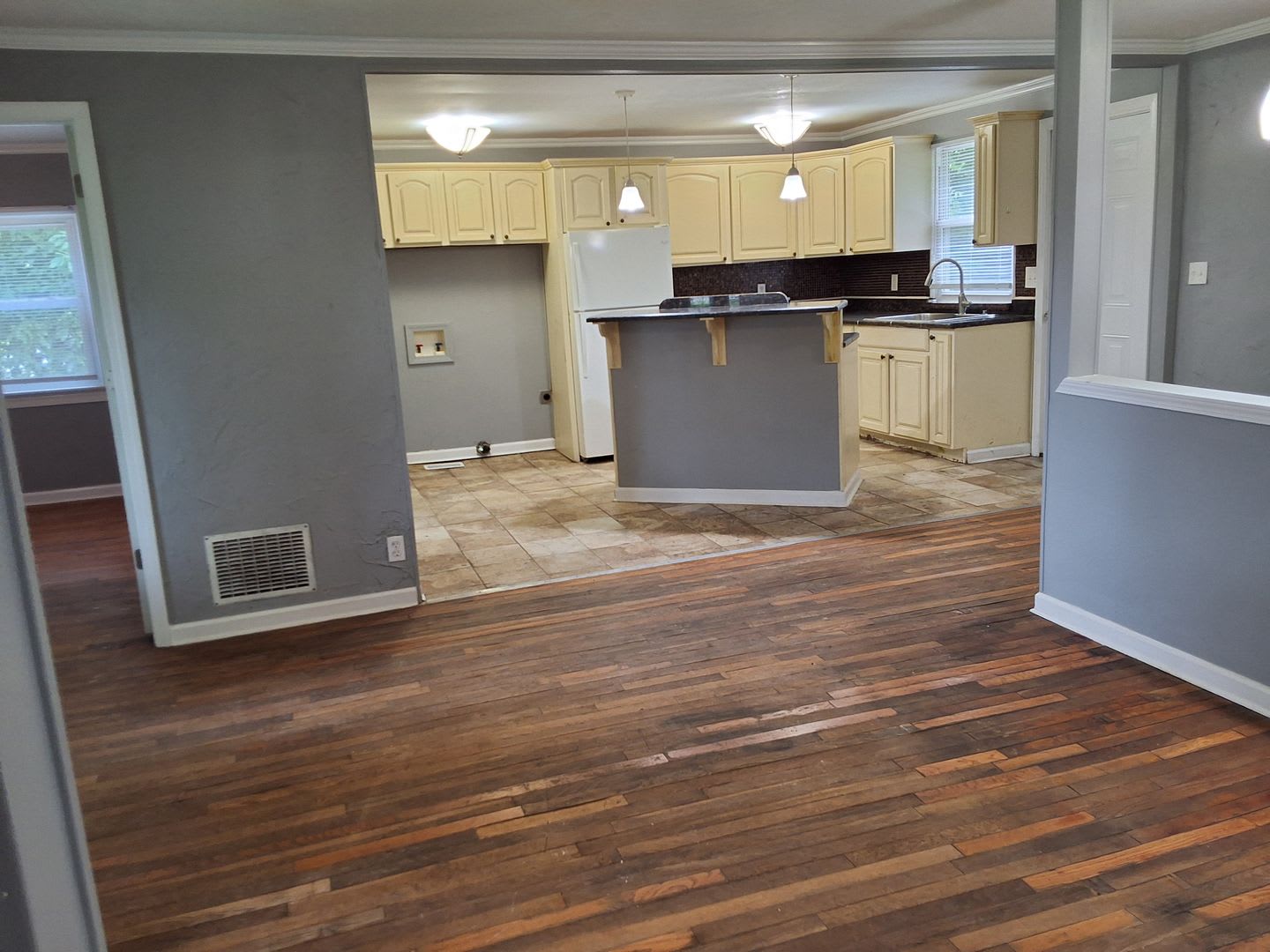 Charming 3 Bed 1 Bath Home Radcliff City Limits Minutes Away From Fort Knox – photo 4
