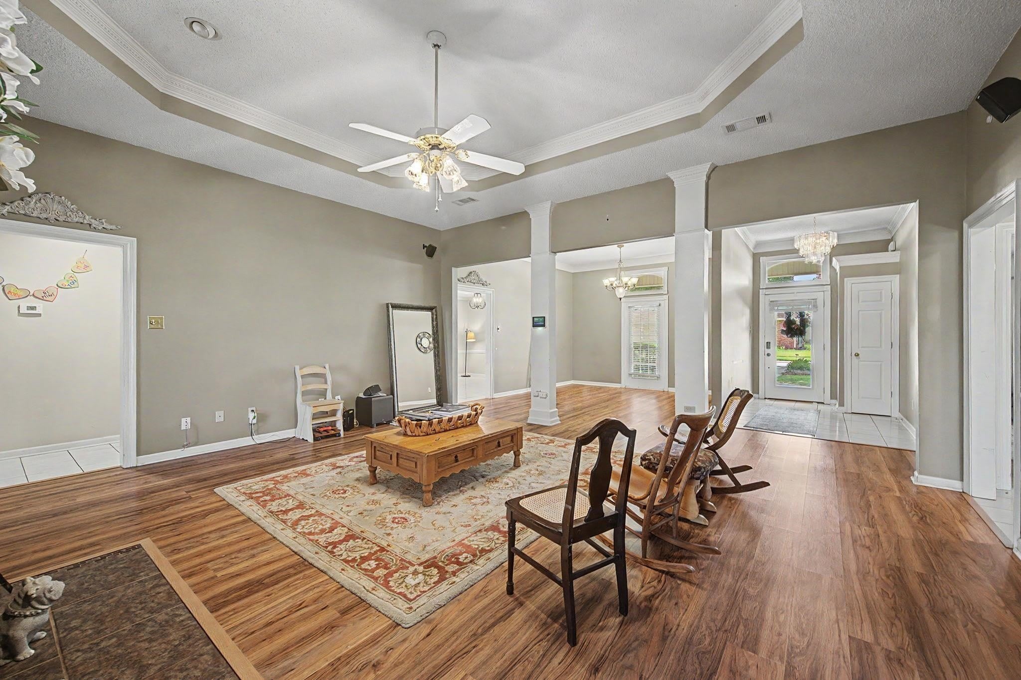 300 Cheyenne Dr – photo 4