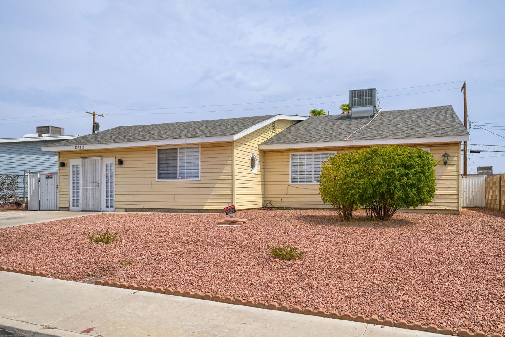Charming 4-Bedroom Home in Central Las Vegas! – photo 1