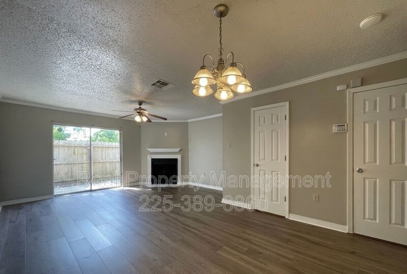 920 W. Tony St. – photo 4