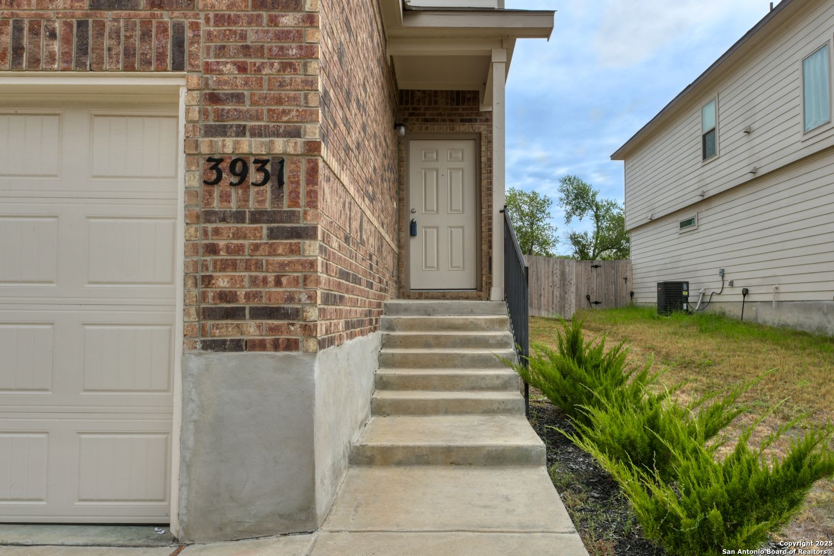 SPACIOUS 4-BEDROOM HOME IN SOMERSET TRAILS – photo 3