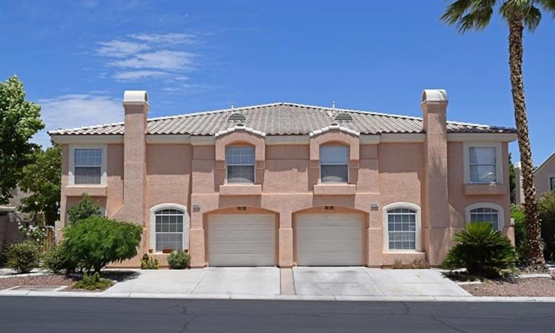 Limited Time Only 500 Off Second Months Rent Inviting Home With Open Layout In A Prime Northwest Location – photo 3