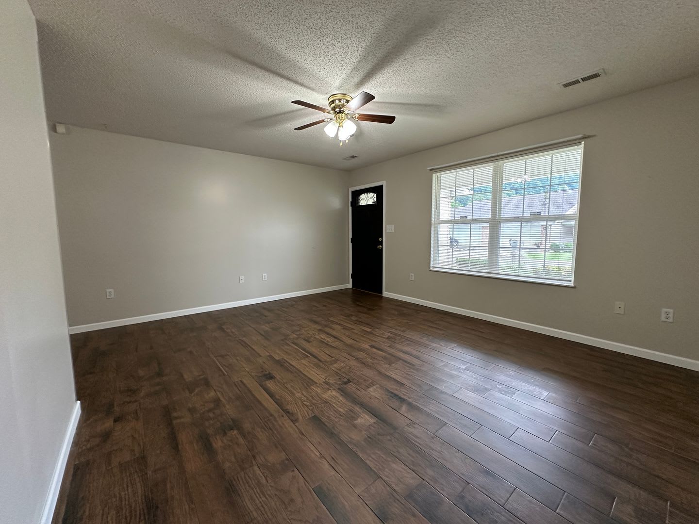 Peaceful Single-Level Living in a Charming Kodak Neighborhood – photo 3