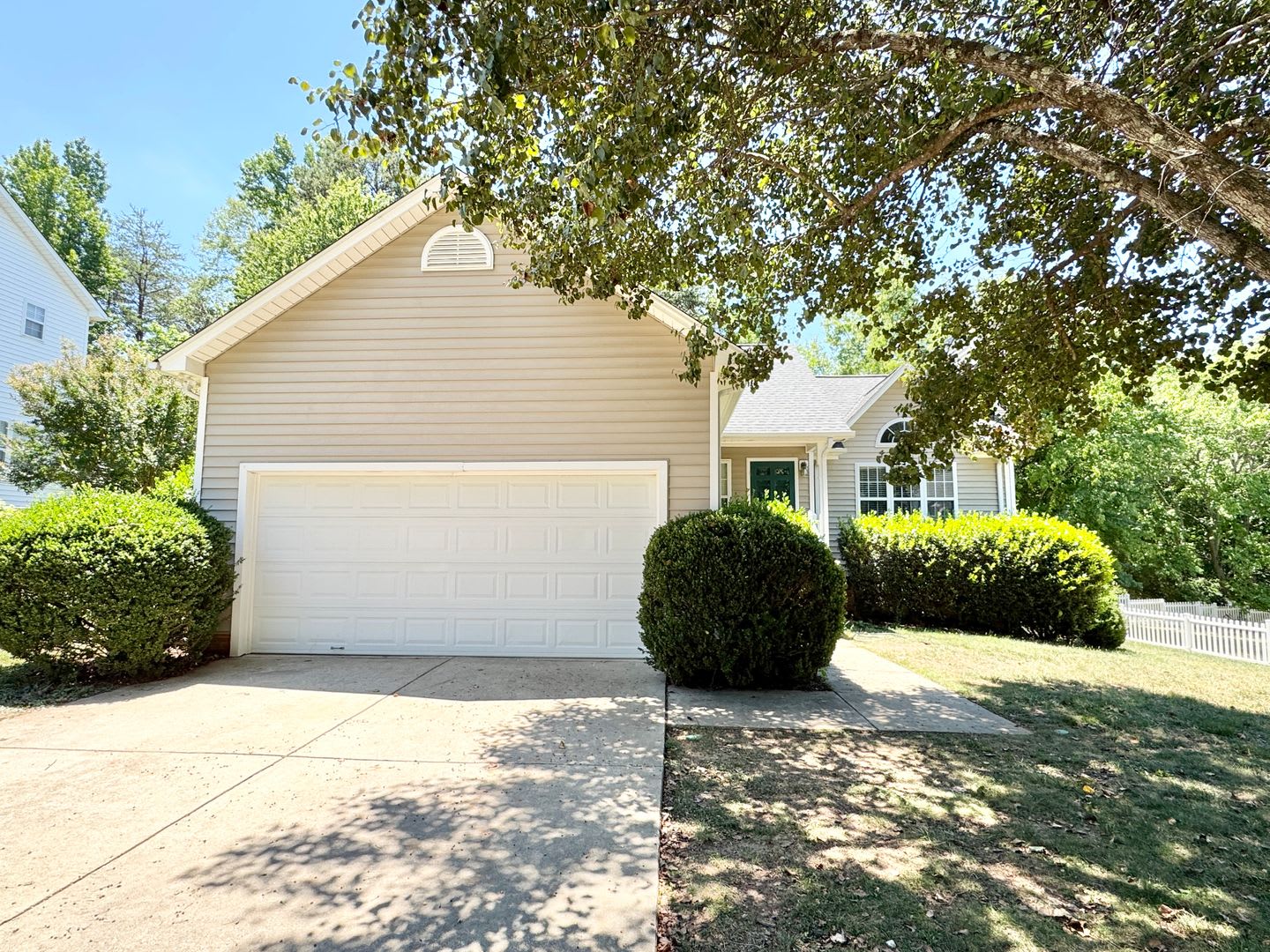 Fantastic 3 BR House w/ Inviting Floor Plan in Kernodle/NW School District – photo 2