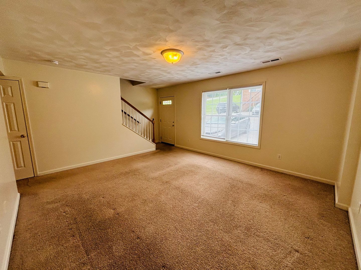 2 Bedroom, 1.5 Bath Townhouse – photo 2