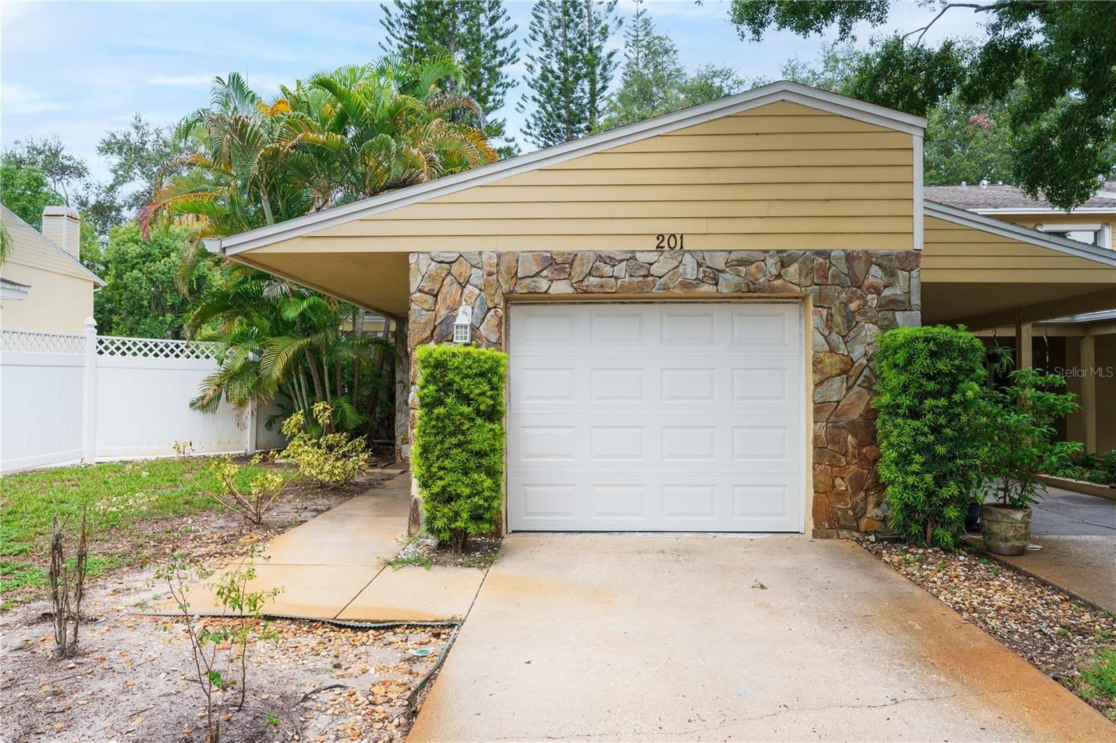 201 SOMERSET Lane – photo 2