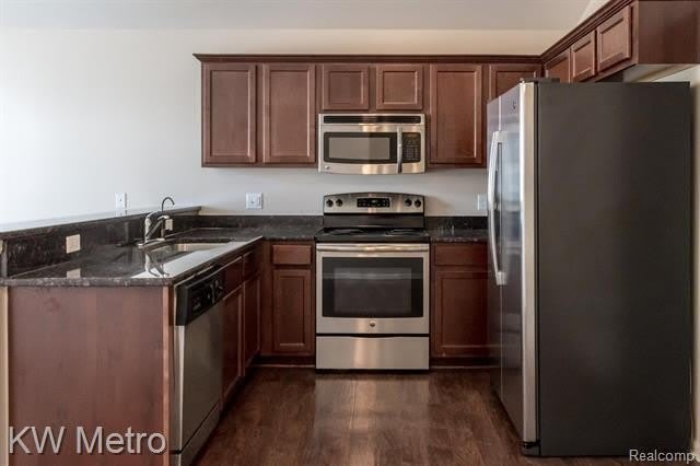 49144 W WOODS Drive – photo 2