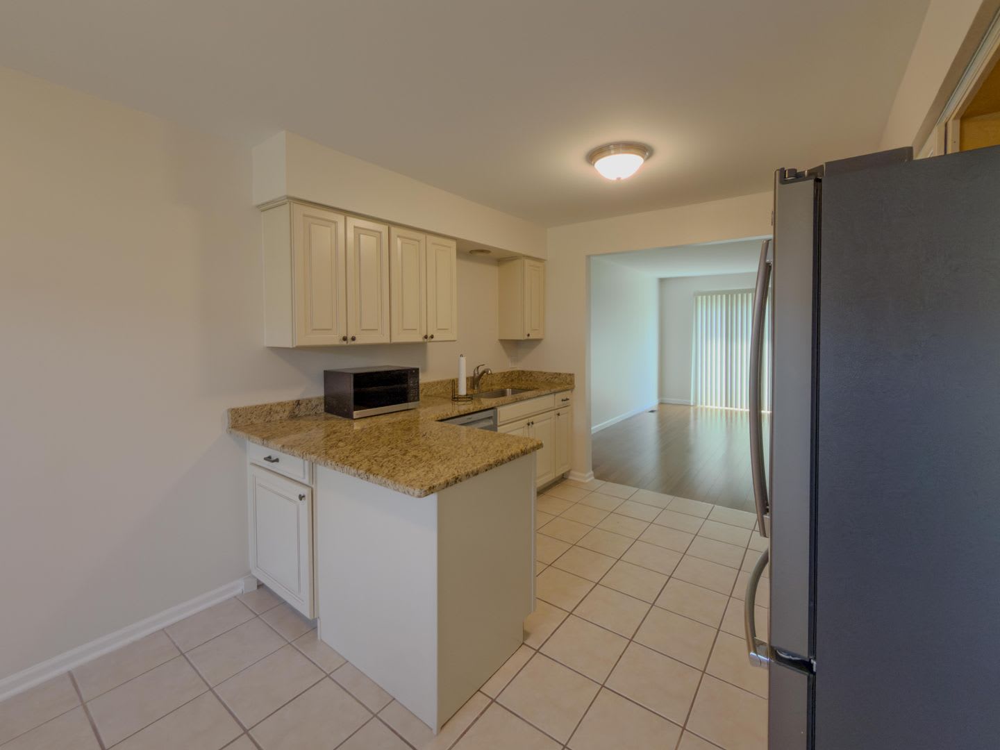 Move-In Ready Ranch Condo with Basement &amp; Prime Location – photo 5