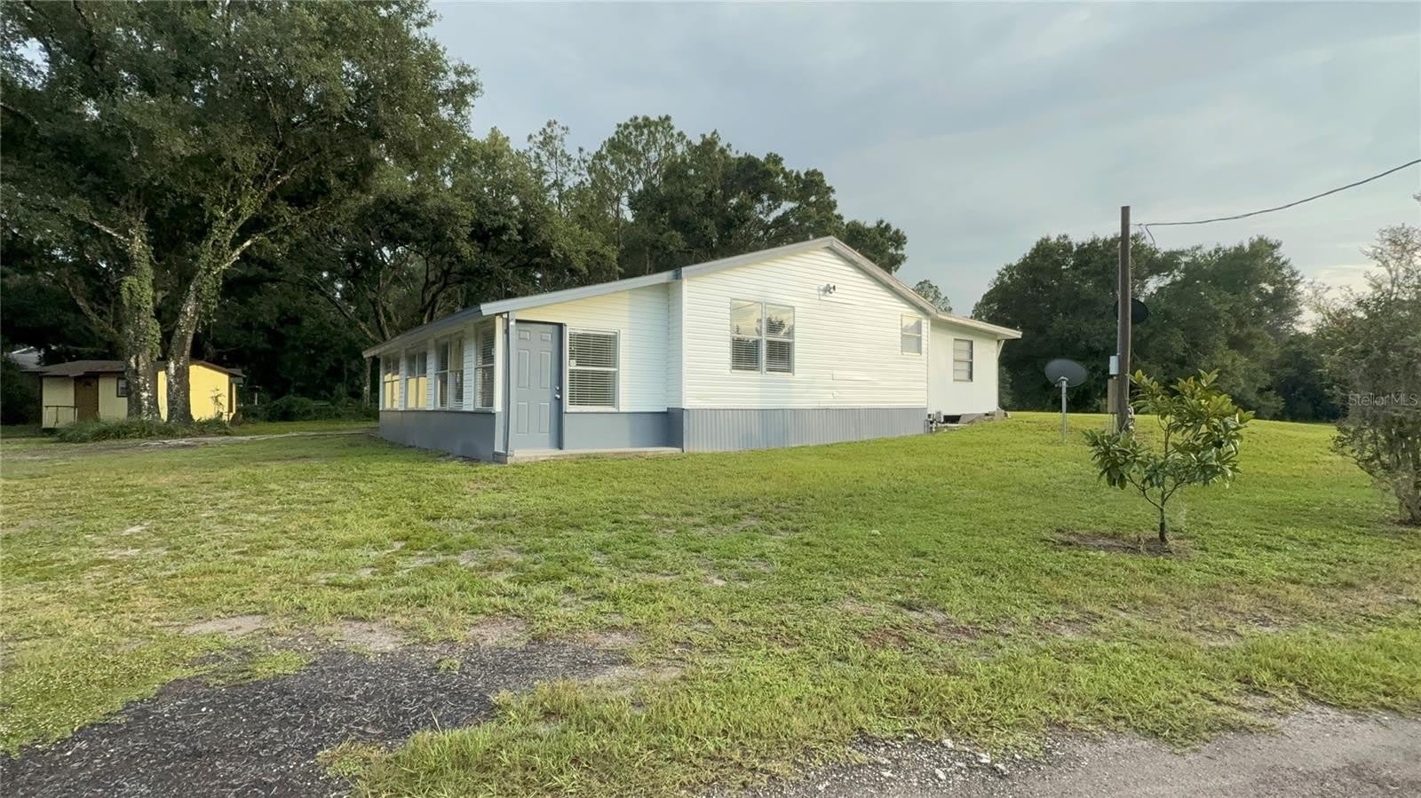 1051 HAWTHORN Street – photo 3