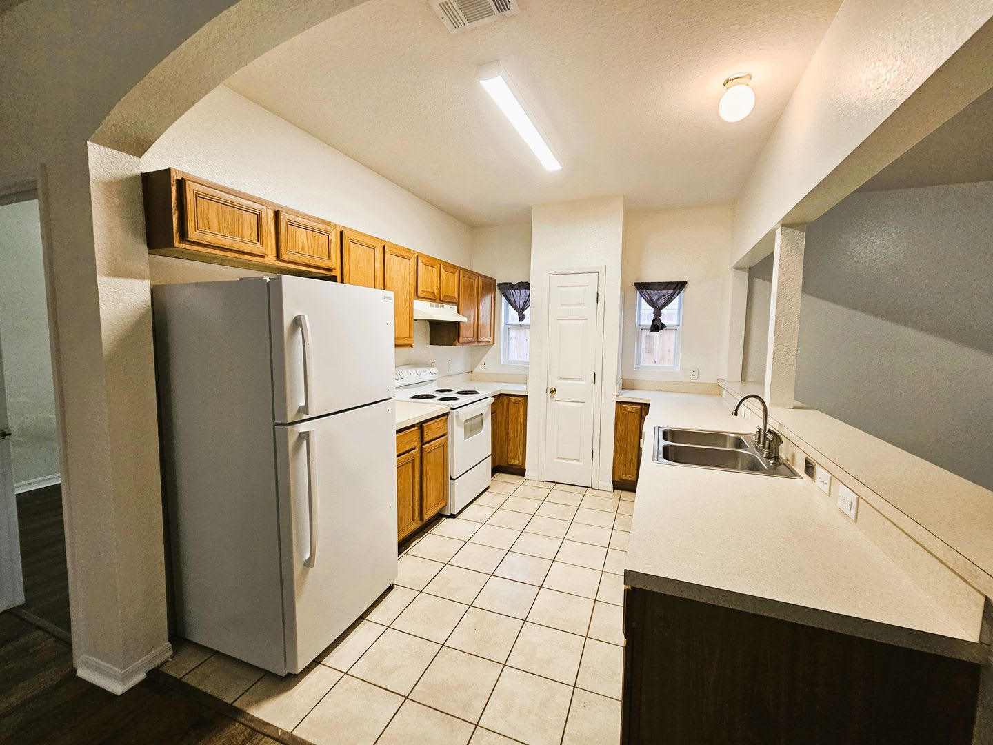 Adorable 2 bedrooms 2 baths recently remodeled rental home available in Groveland – photo 4