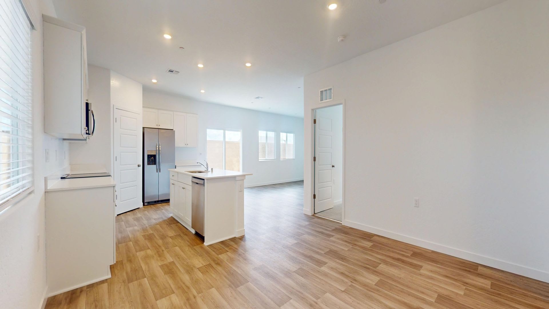 **** MOVE IN SPECIAL- 1/2 OFF FIRST MONTH RENT ****3231 Carambola Ave. Clovis, CA 93619 – photo 4