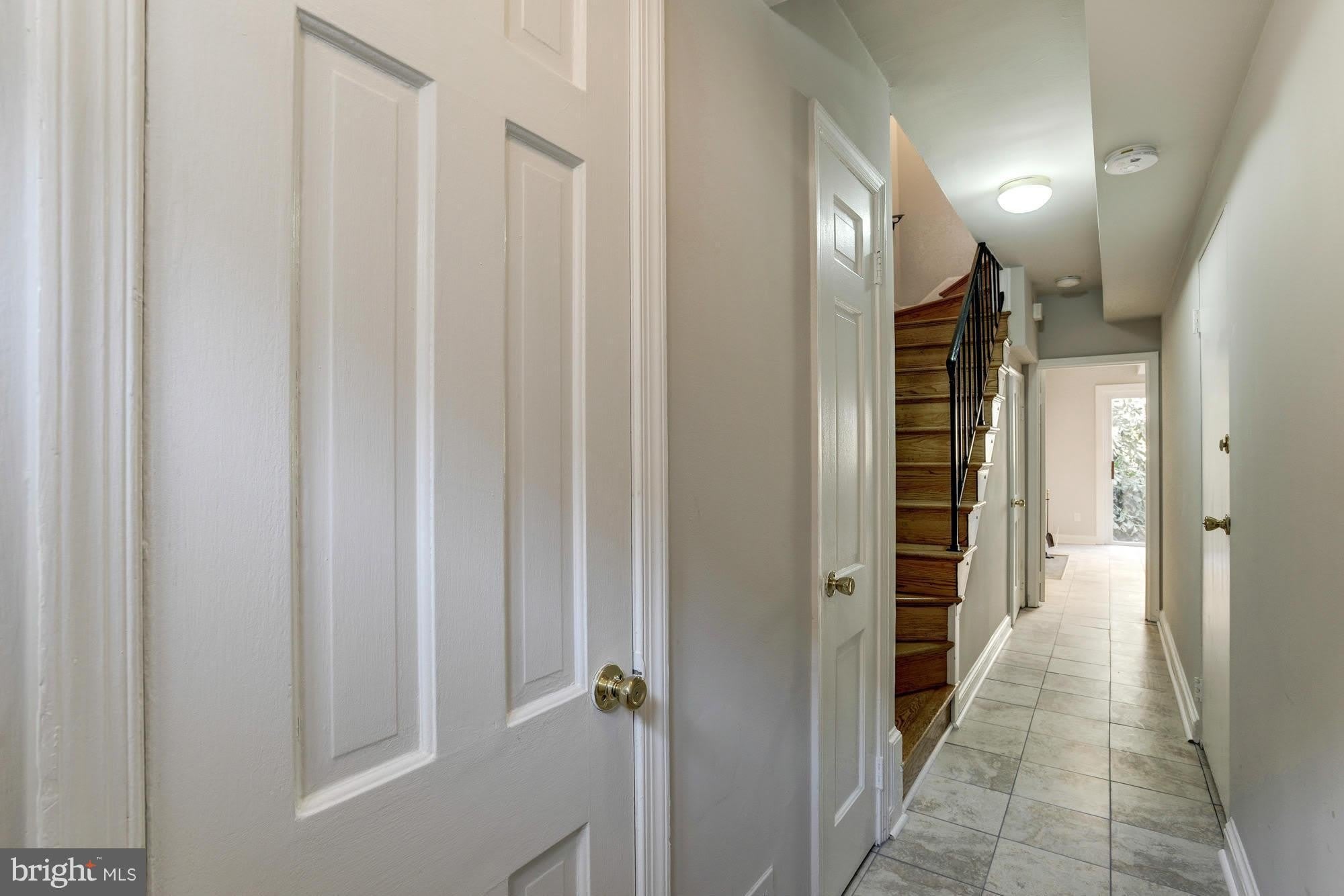 2531 Queen Annes Lane Nw – photo 3