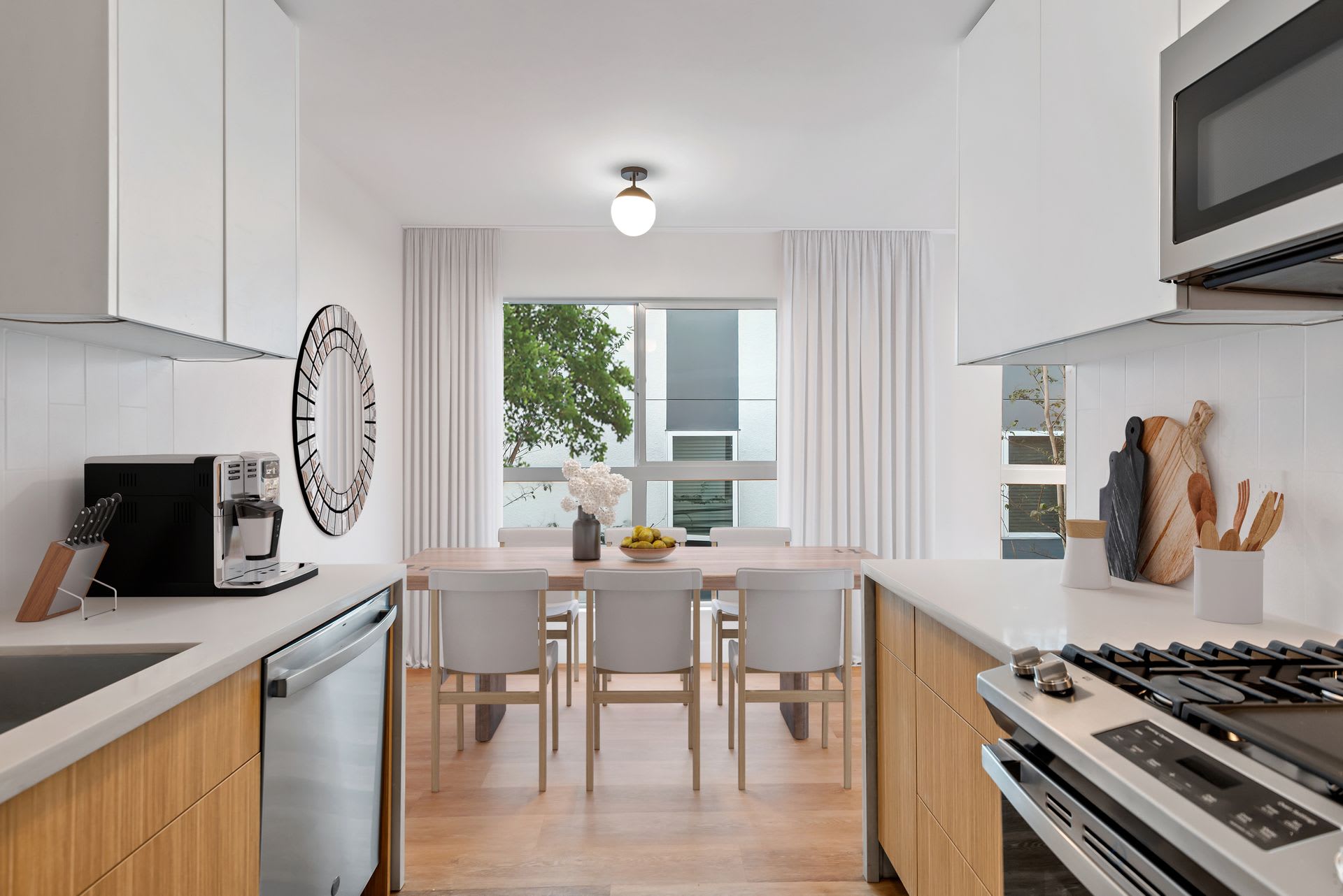 1563 Gordon St – photo 4