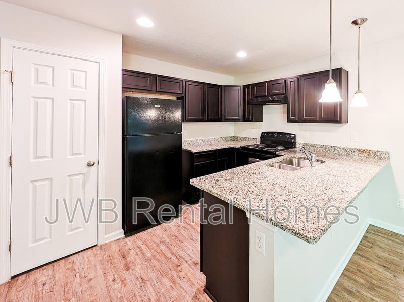 1746 Art Museum Dr – photo 2