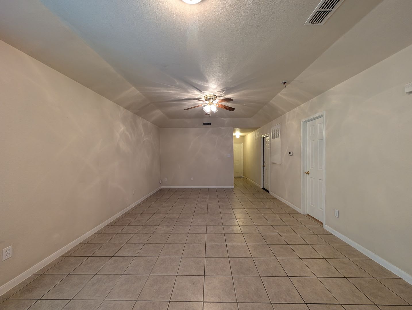 Great Location with Easy Access to HWY 46 & IH 35 / Fridge Included / Covered Back Patio / CISD – photo 5