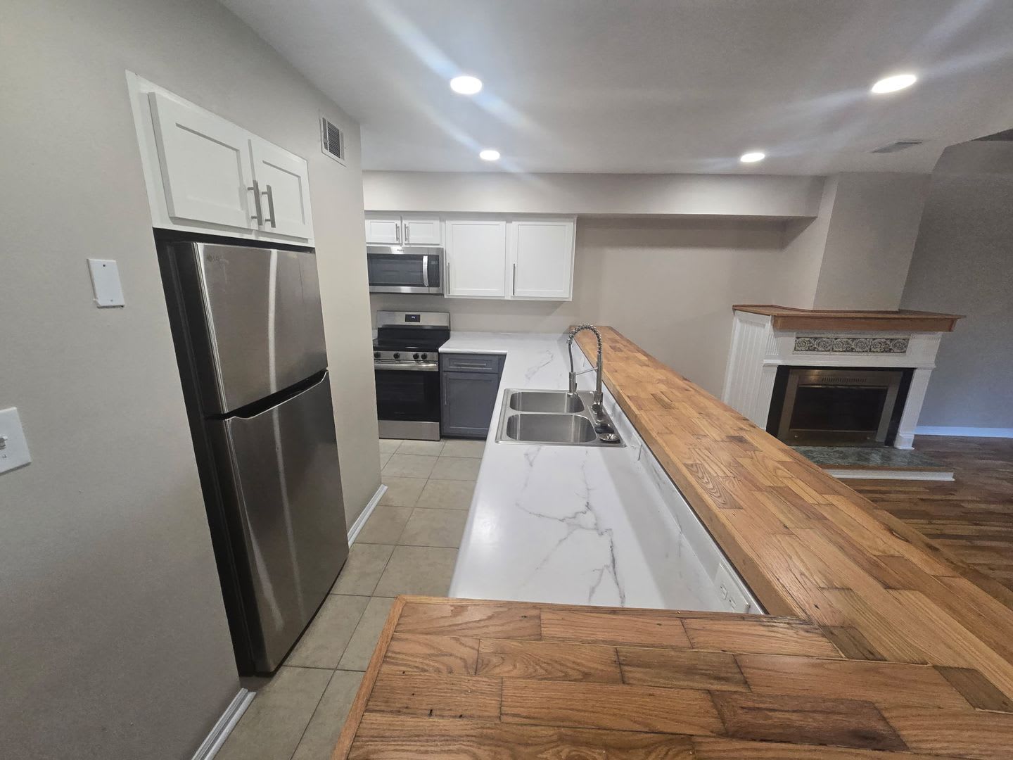1586 Three Lantern Dr – photo 2