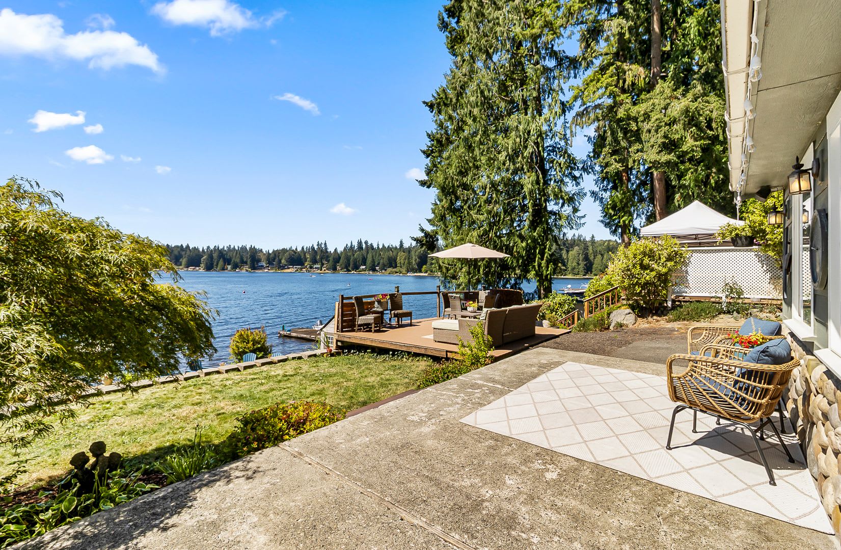 LIVE ON FLOWING LAKE! Cozy Lakefront Cabin Available September 2026–June 2027! – photo 2