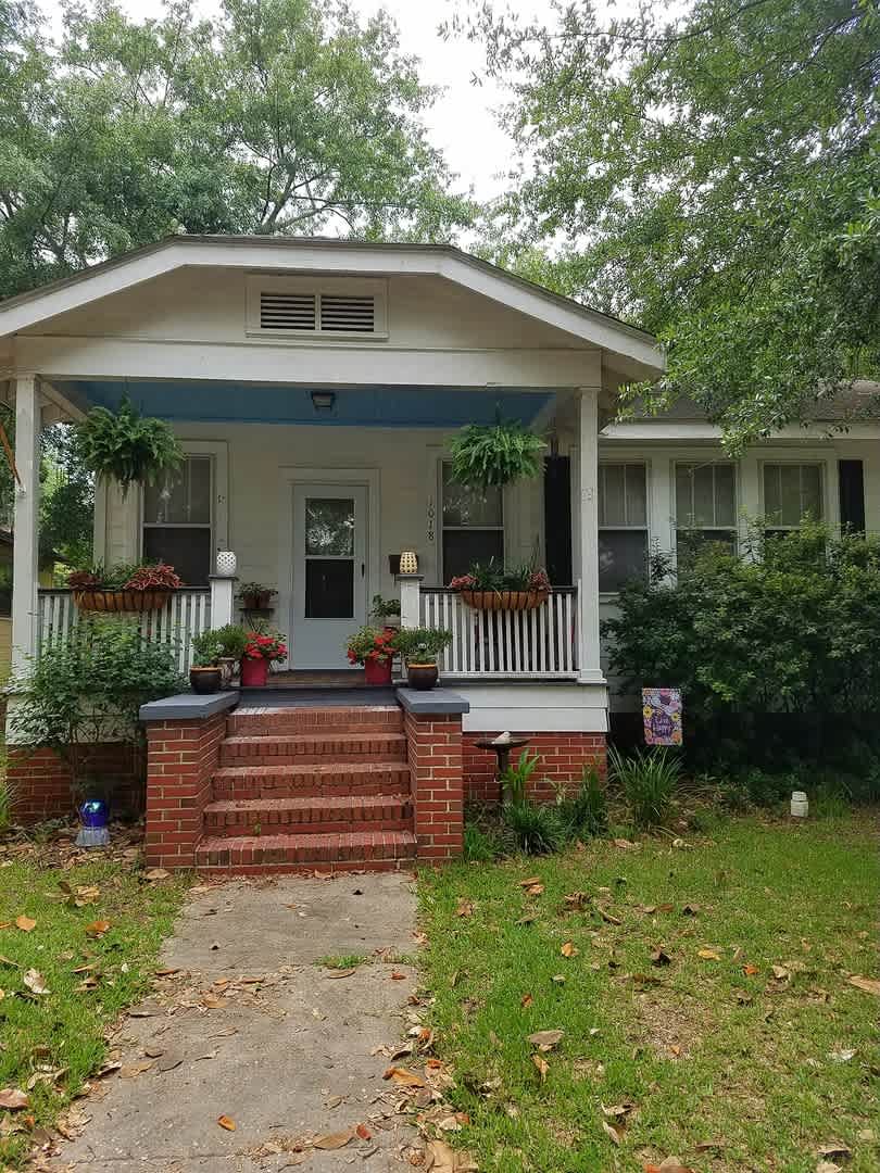 Cozy Two Bedroom Home In Park Circle – photo 1