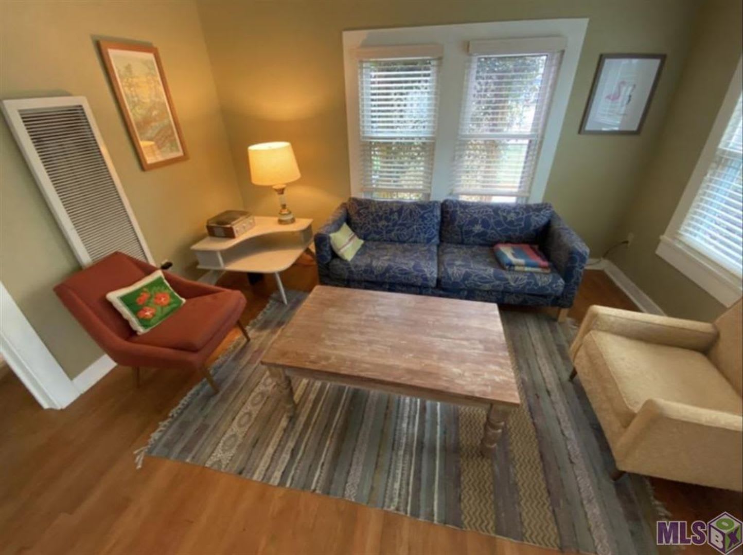 Inviting 2 Bed 1 Bath Home – photo 3