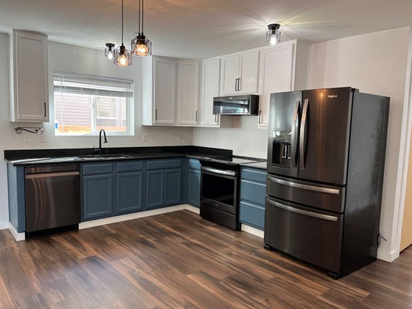 Spacious 3-Bedroom Home for Rent in Desirable DuPont – photo 4