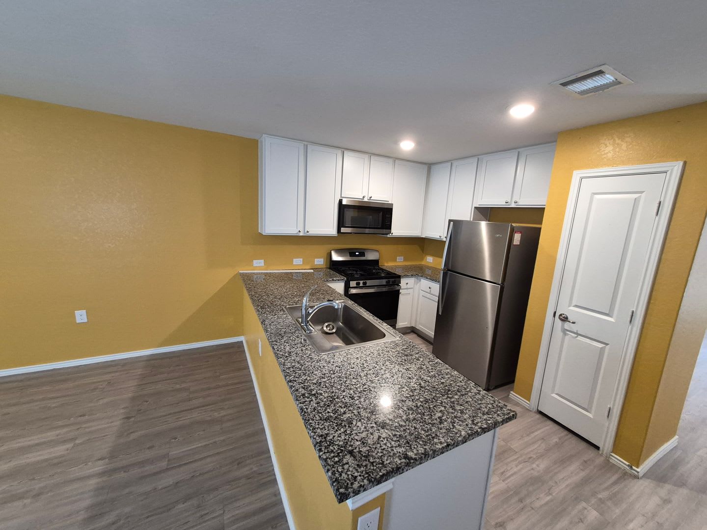 VIDA Southside Community -Spacious 4-Bedroom Home – photo 4