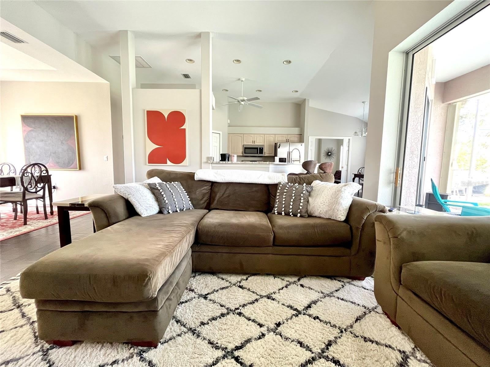1268 W HILLSBOROUGH Boulevard – photo 3