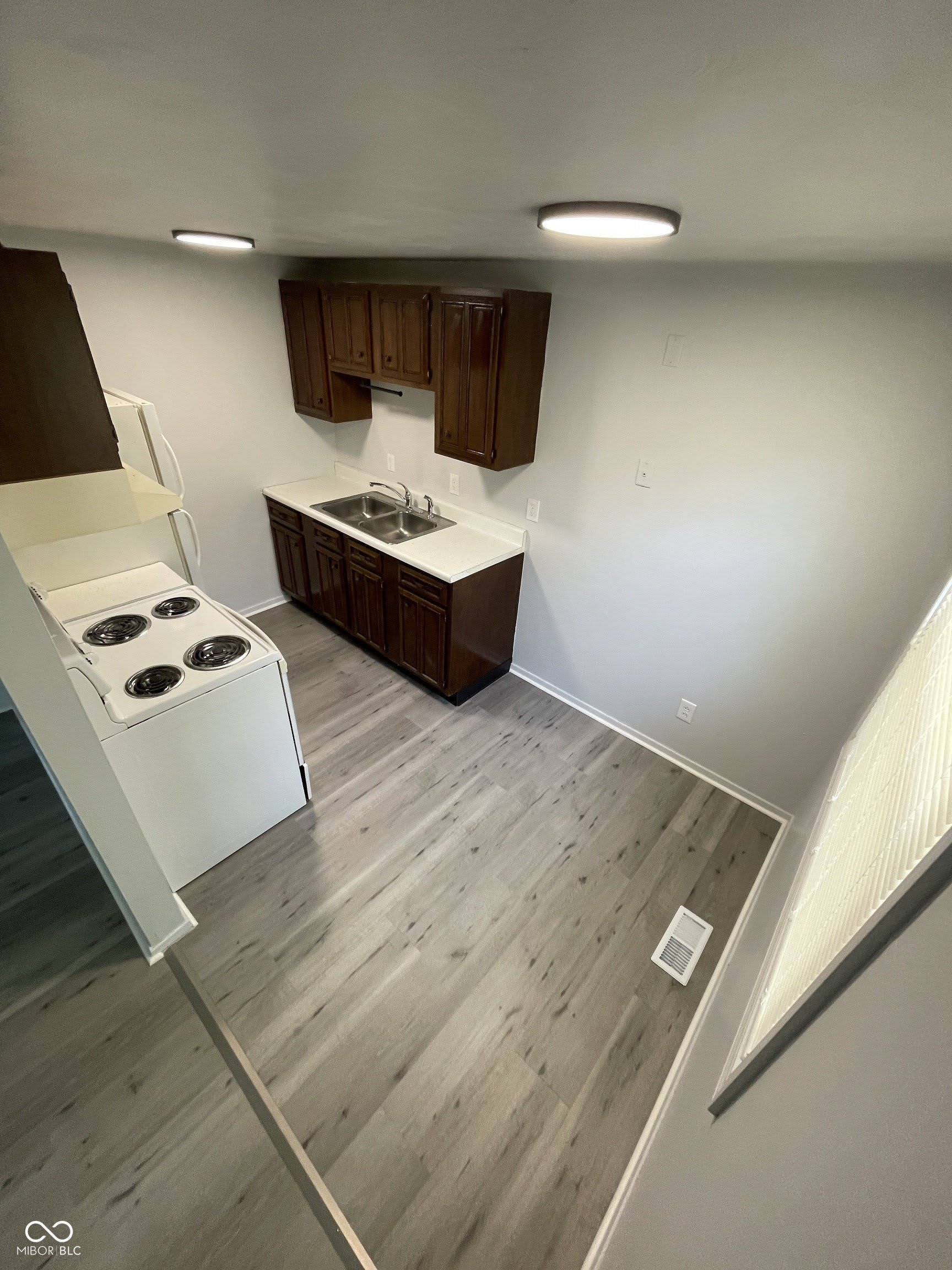 900 Sloan Street – photo 4