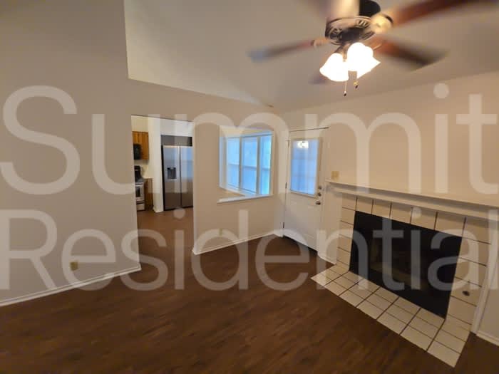 1607 Parkwood Drive – photo 4