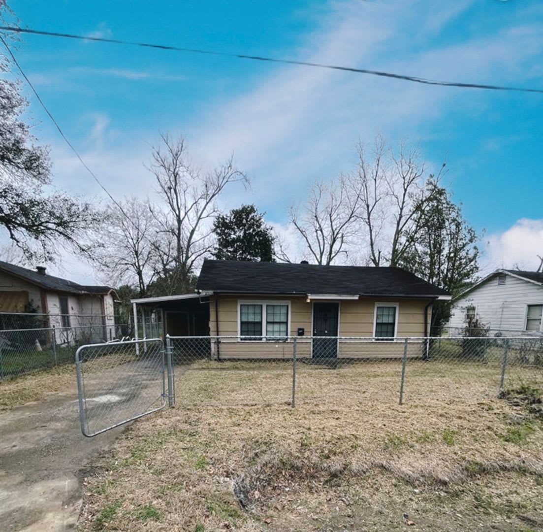 2 Bed 1 Bath Single Family Home In Beaumont – photo 2