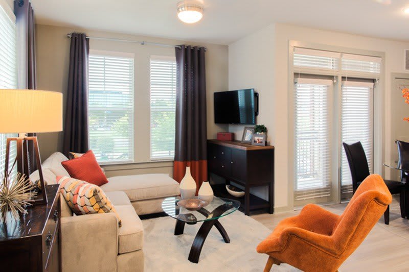 670 E Algonquin Road – photo 2