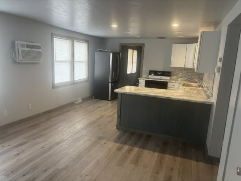 1433 Witzel Avenue 2 – photo 2