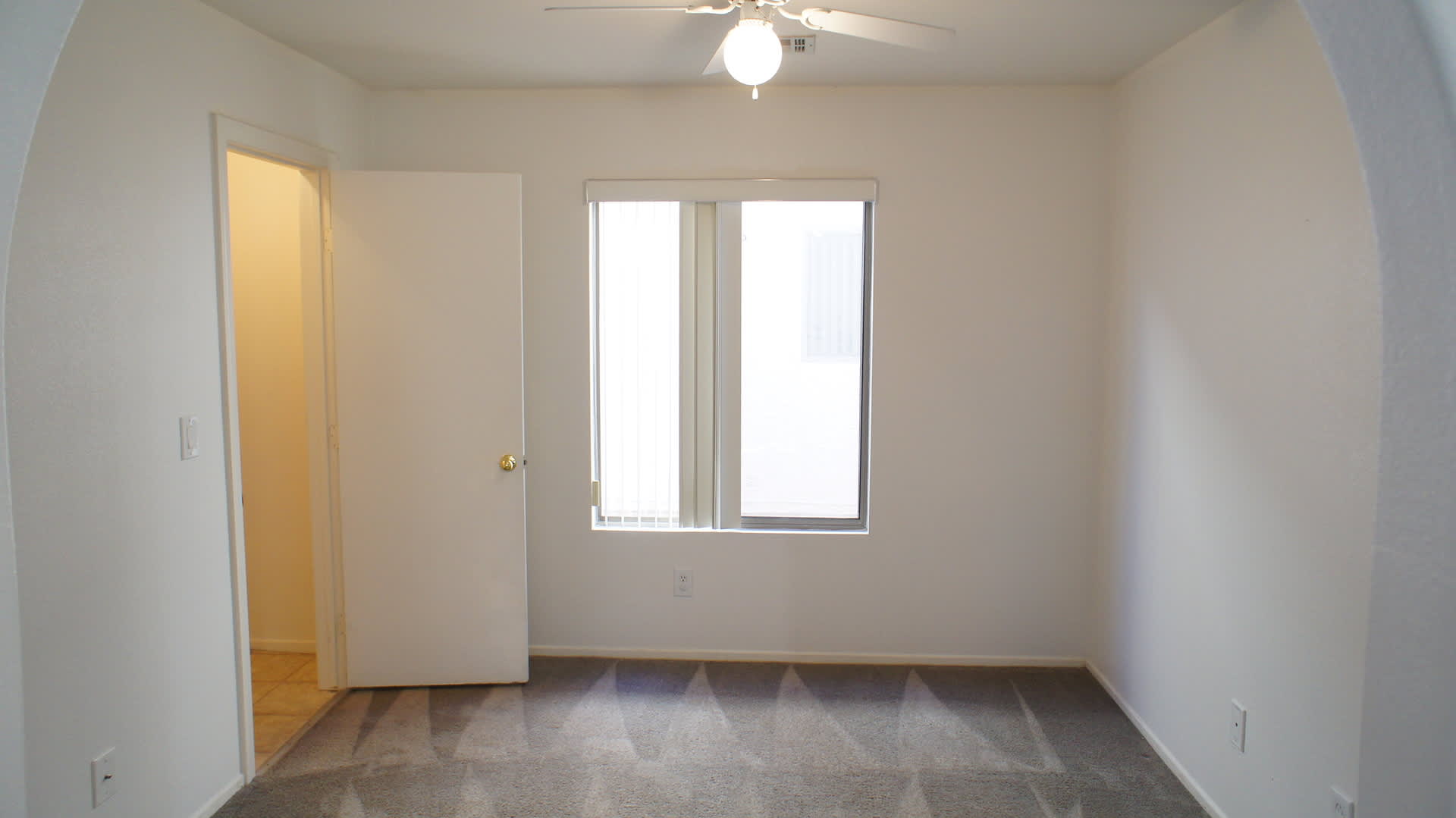 4 Bedroom, 2.5 Bath Home with 2 Car Garage! – photo 5