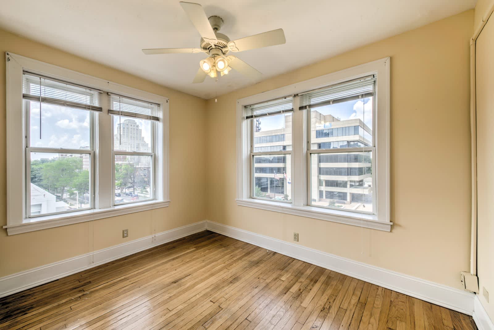 4616 Lindell Blvd. (Carleton Apt) – photo 3