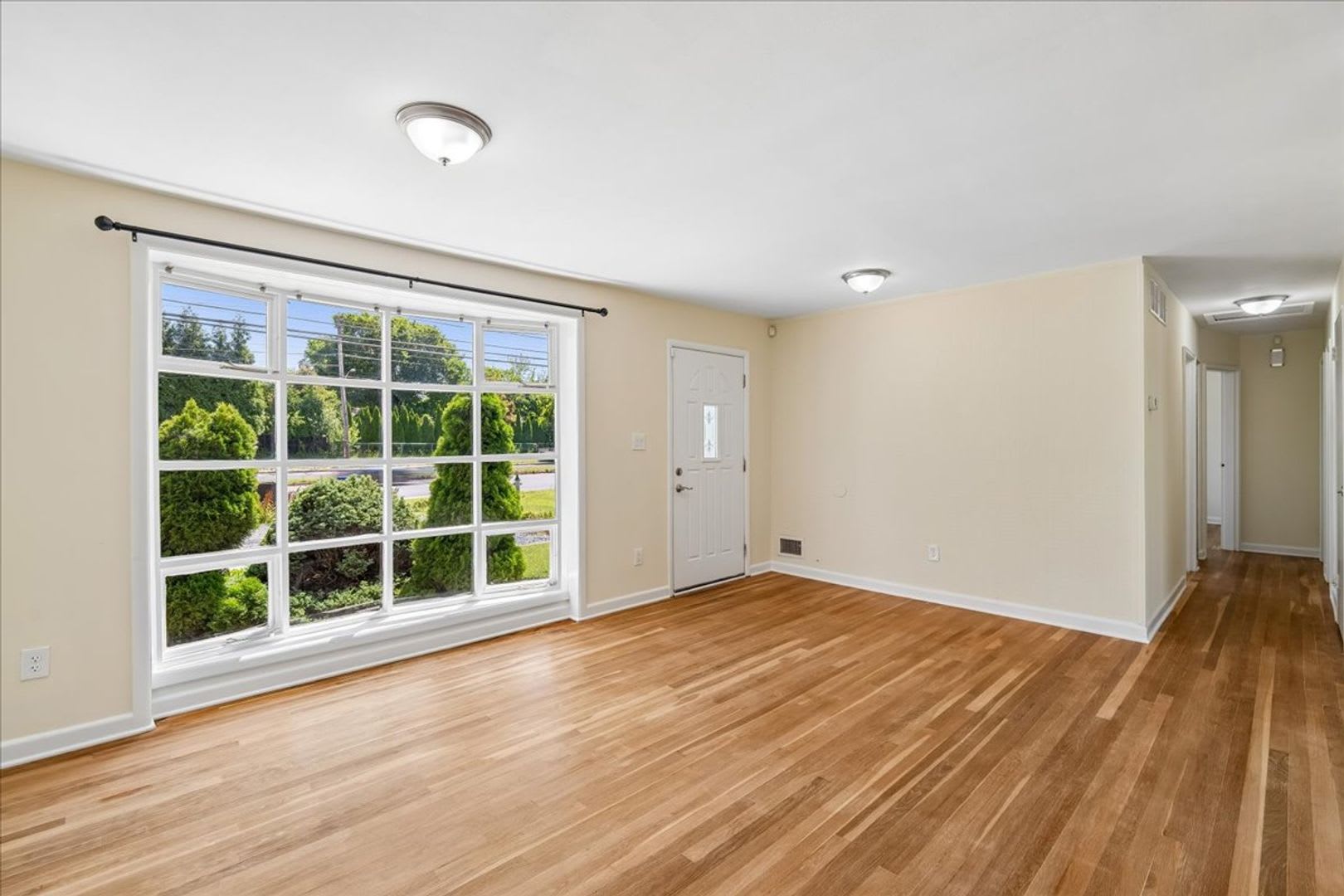 Perfectly Located Single Family Home in Silver Spring – photo 1