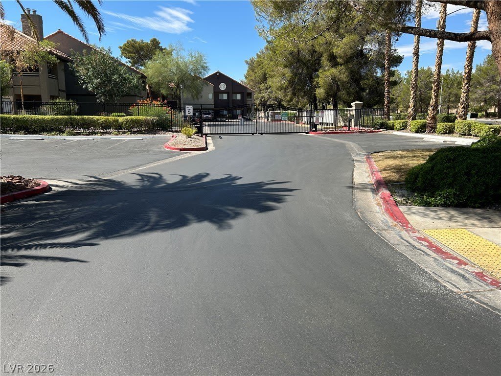 5048 S Rainbow Boulevard – photo 2
