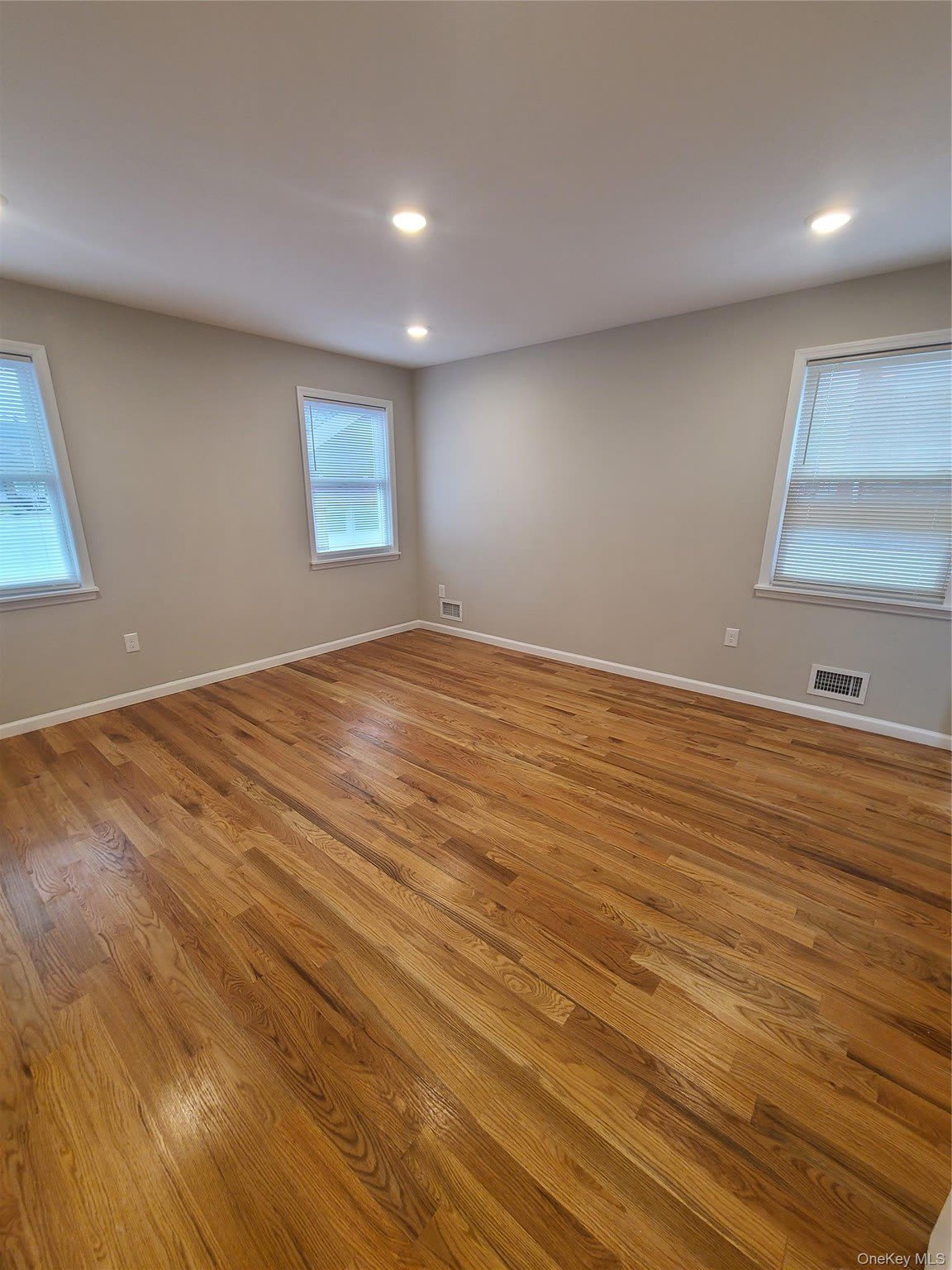 192-23 116th Road – photo 2