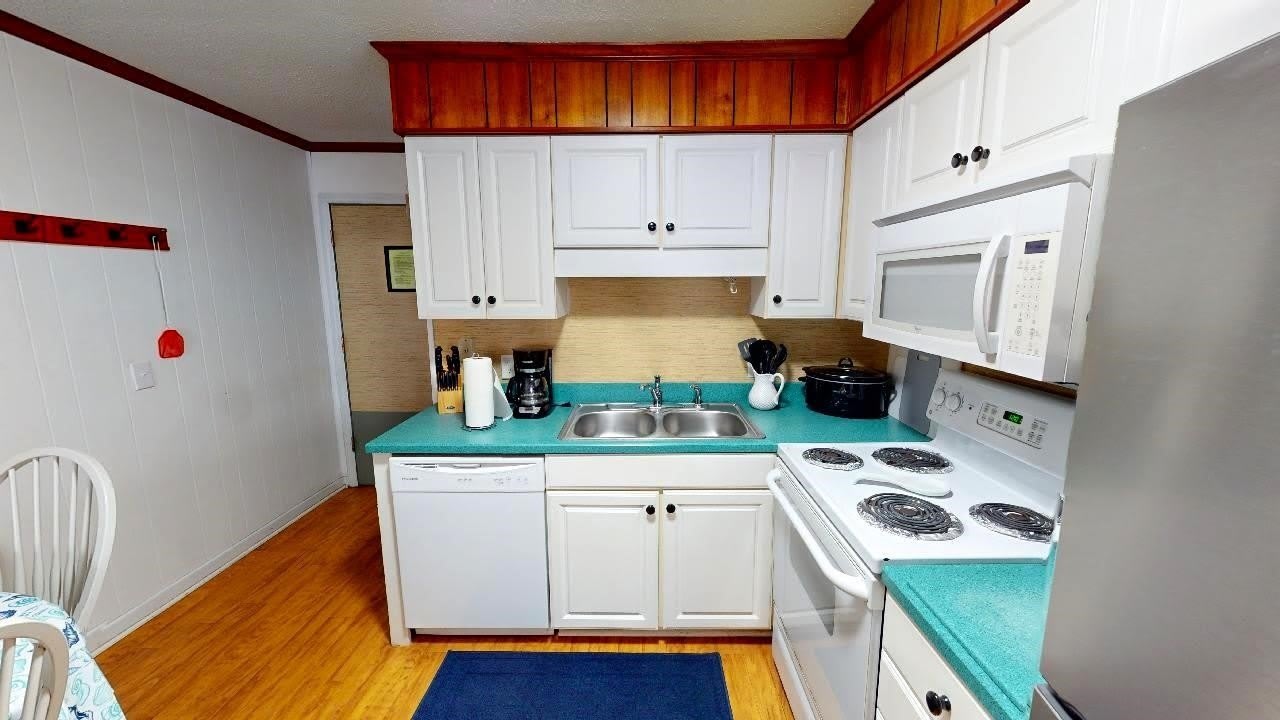 9660 Shore Dr. – photo 4