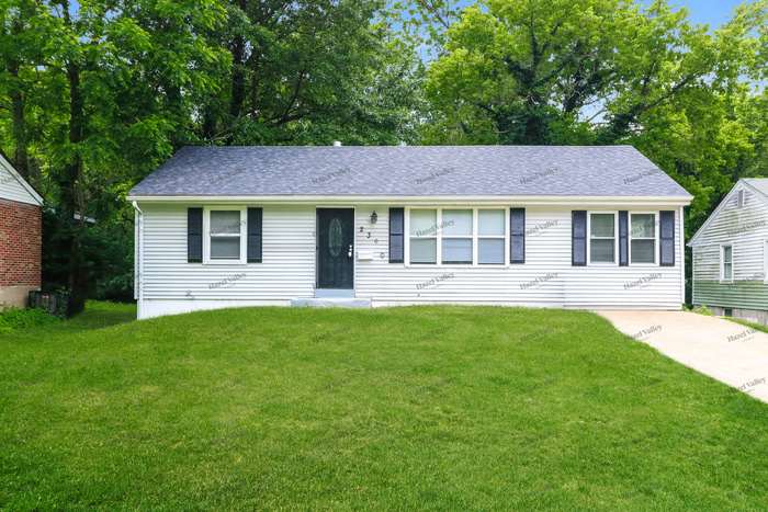230 South Marguerite Avenue – photo 1