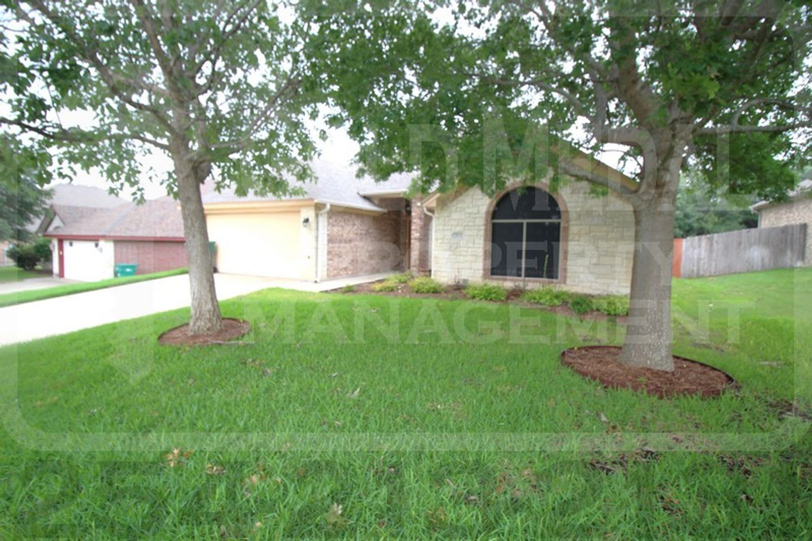 Now Leasing – 1502 Loblolly Dr. – photo 2