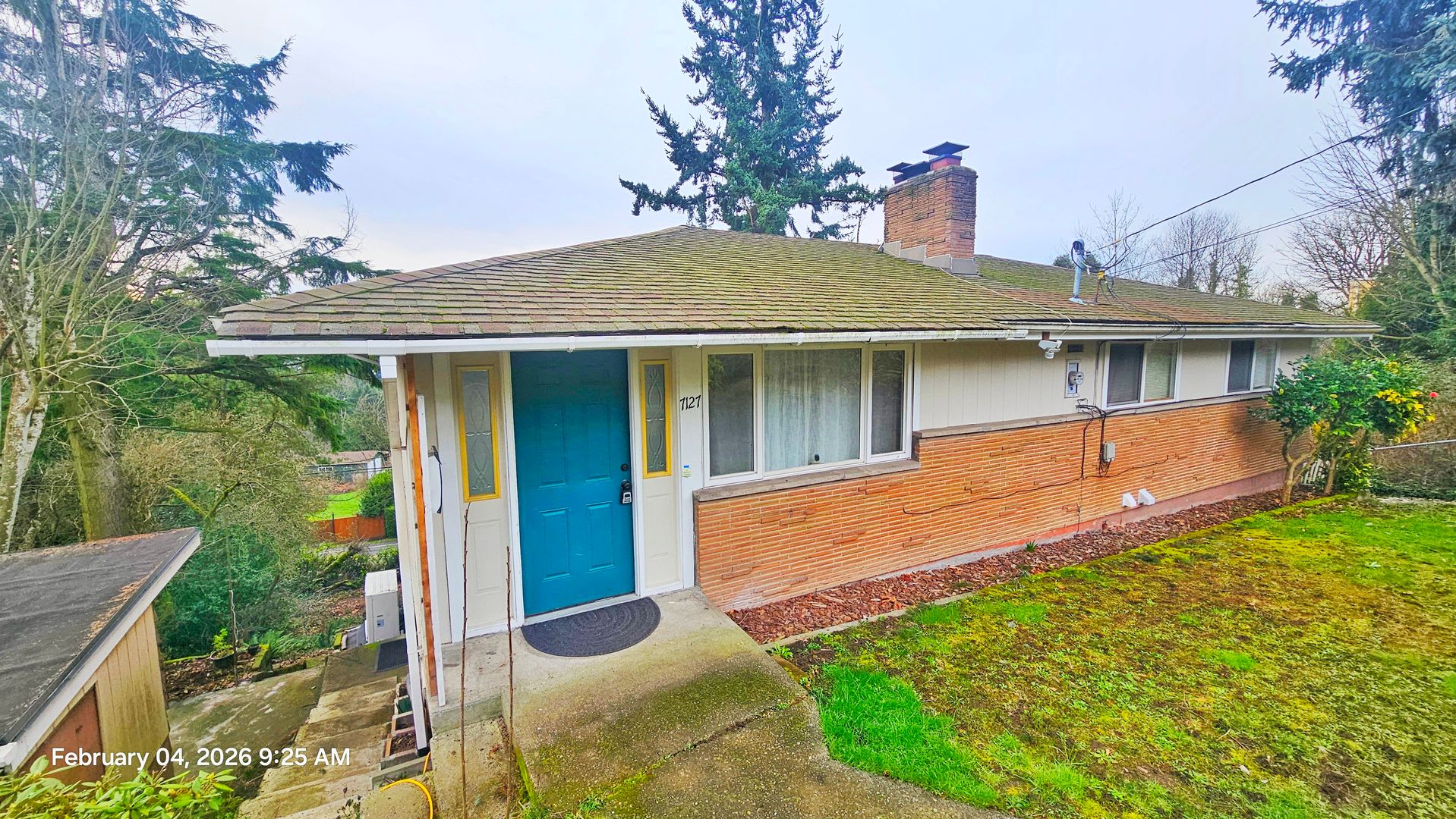 Charming 3 Bed 1.5 Bath Home in Skyway with a great view of Mt Rainier – photo 2
