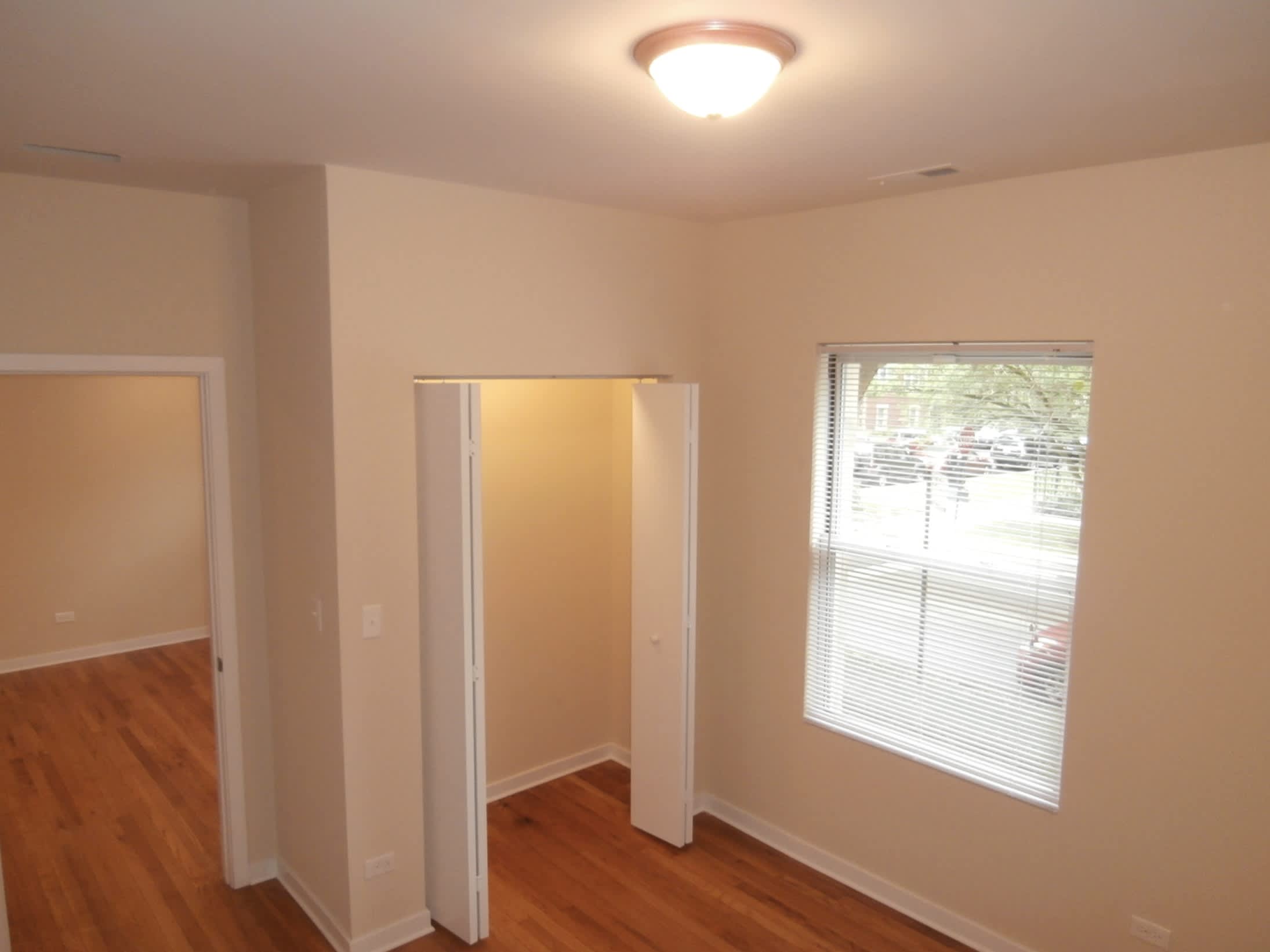 6975 N Greenview Ave – photo 5