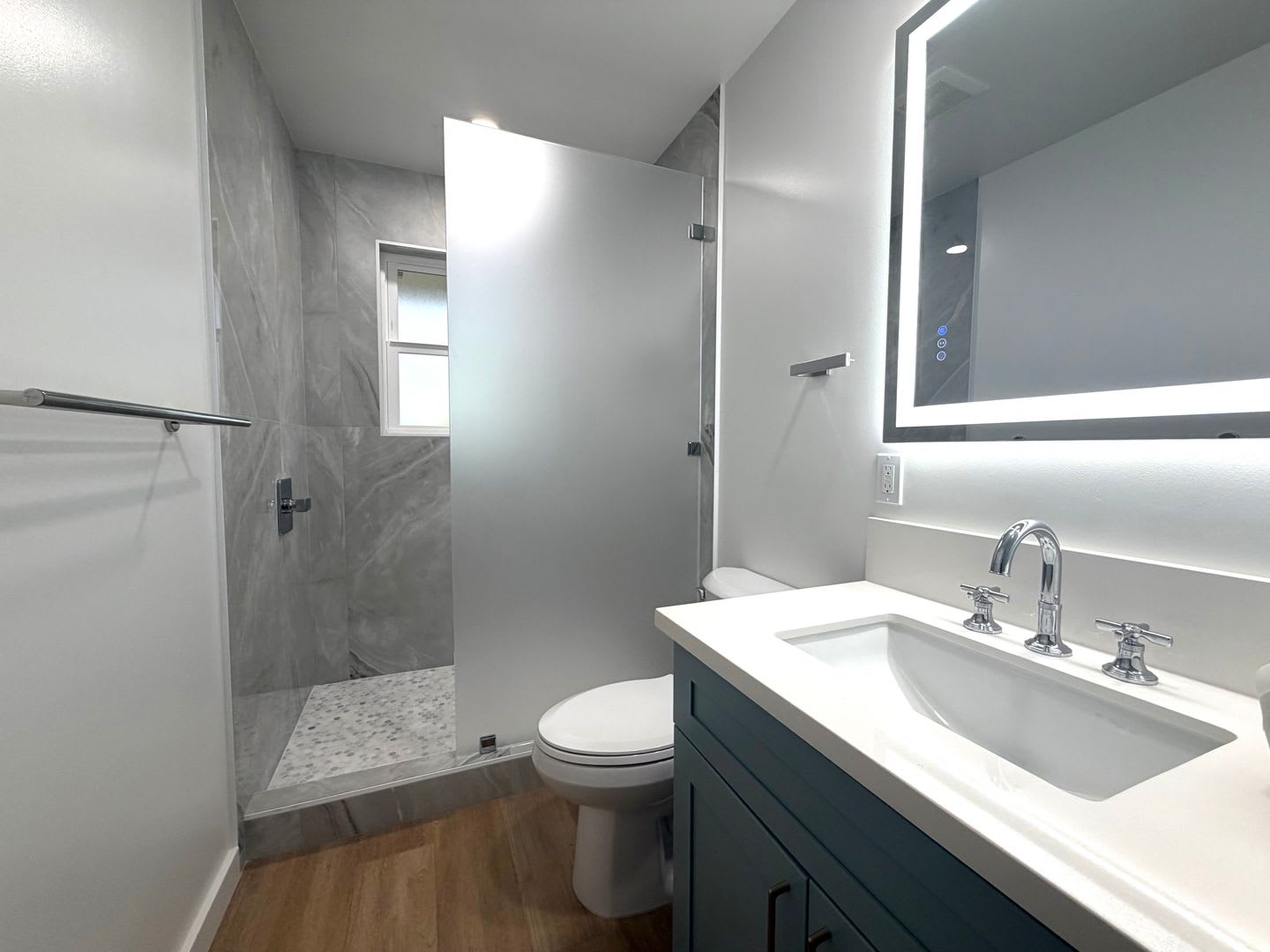 Renovated 2 Bedroom, 2 Bathroom with Carport – photo 5
