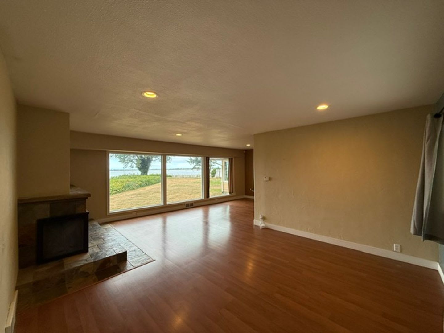 Breathtaking Ocean Views from this 3 Bedroom, 2 bath executive home on large lot – photo 5