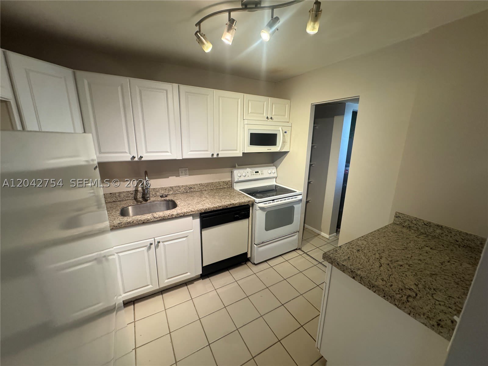 7910 Colony Cir N – photo 4