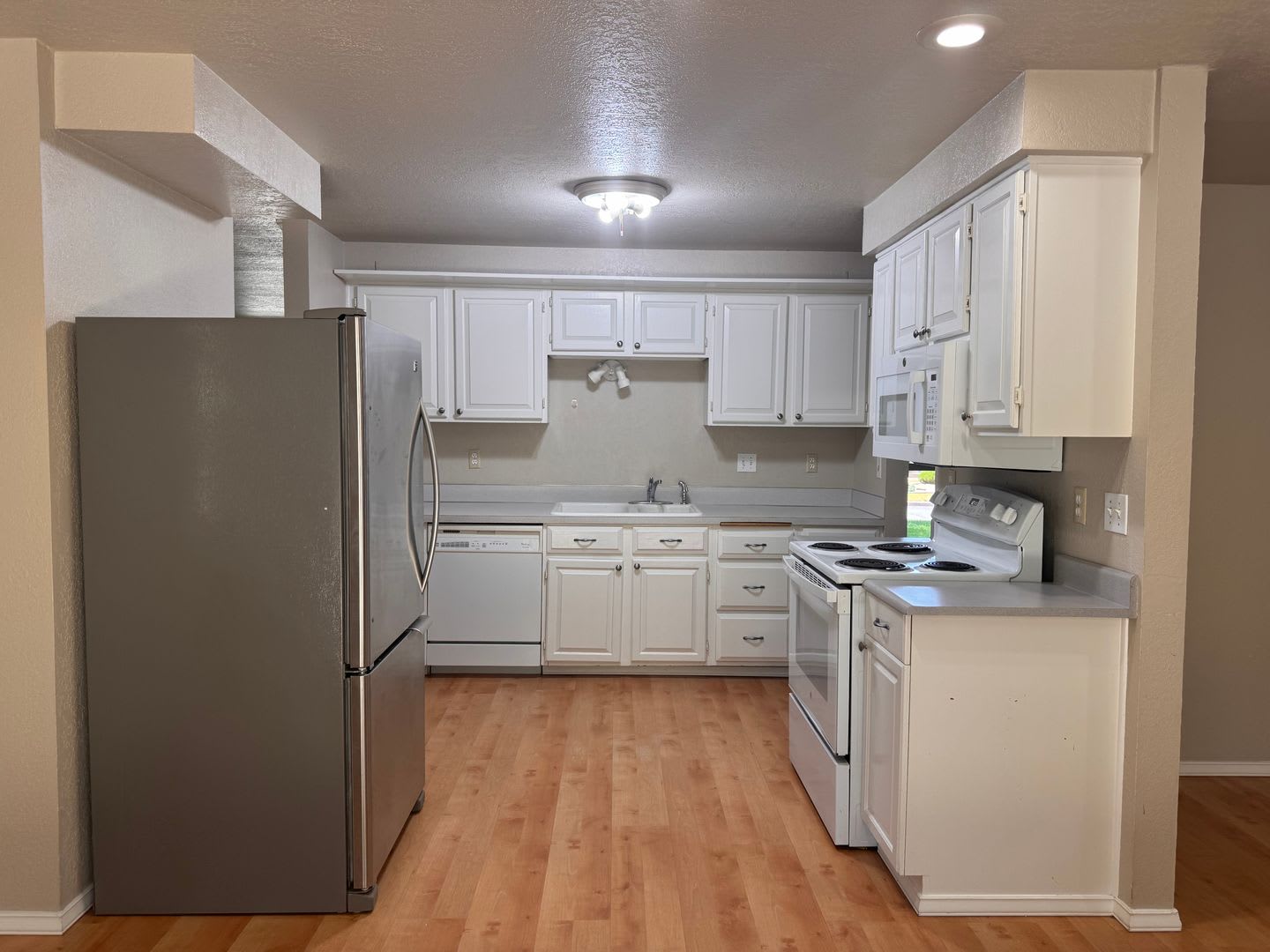Terrace Heights 3br 2ba with double garage – photo 1