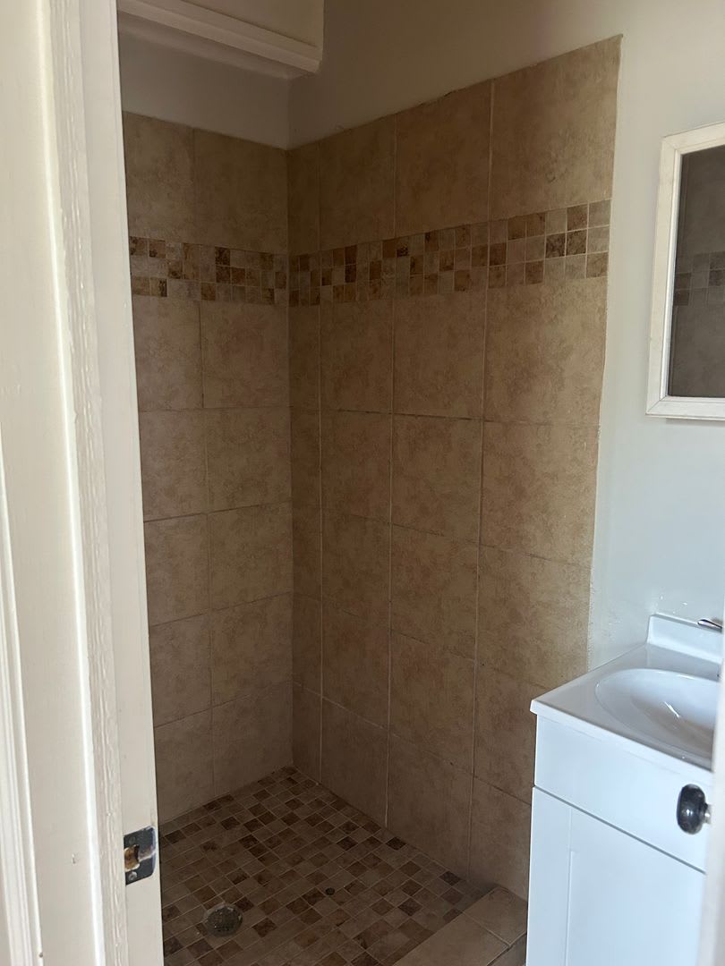 4 BR 2 bath – photo 3