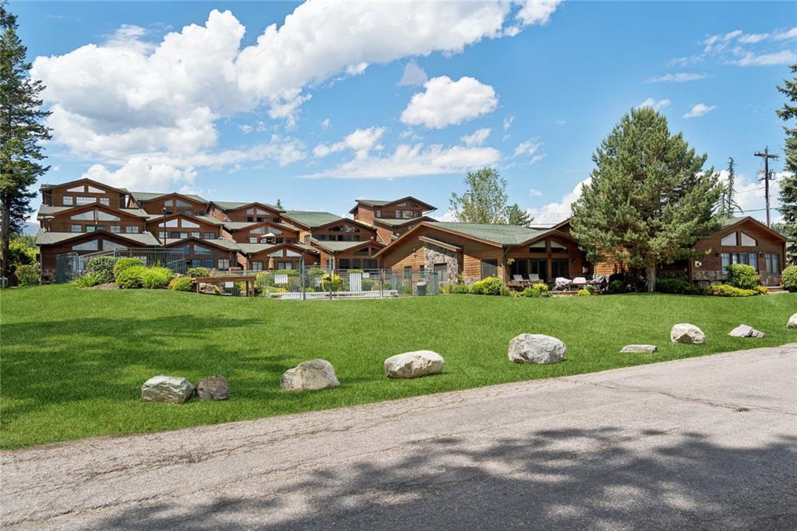 Upscale Lakeside Condo – photo 4