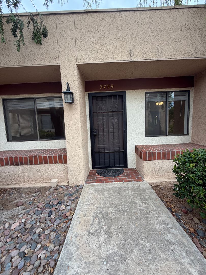 Stunning Midtown 2 Bedroom 2 Bath Townhome in Gated Community! – photo 1